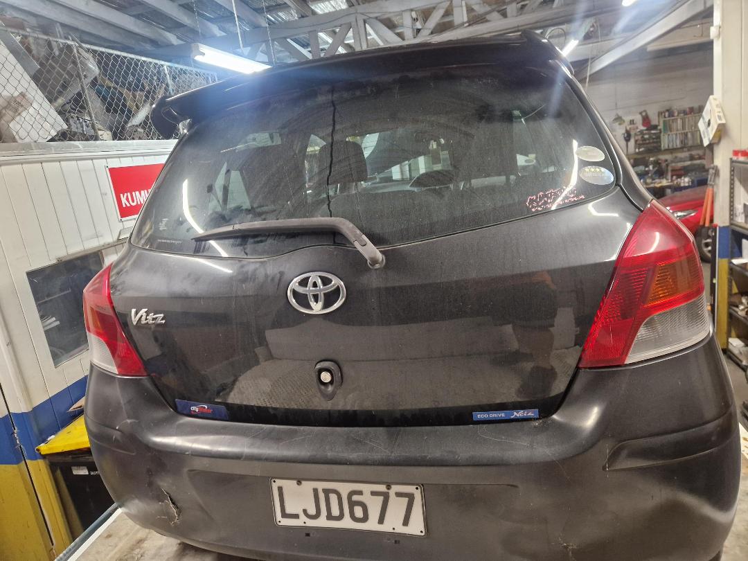 Photo '7' of Toyota Vitz