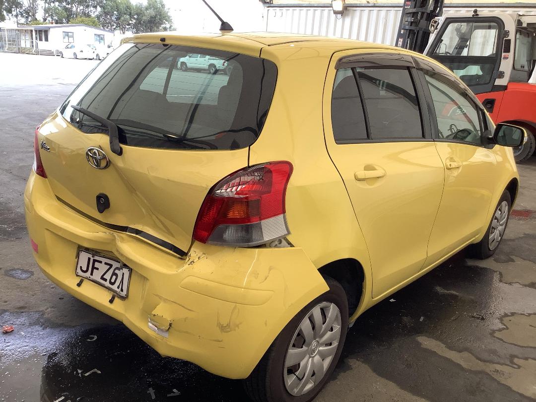 Photo '3' of Toyota Vitz