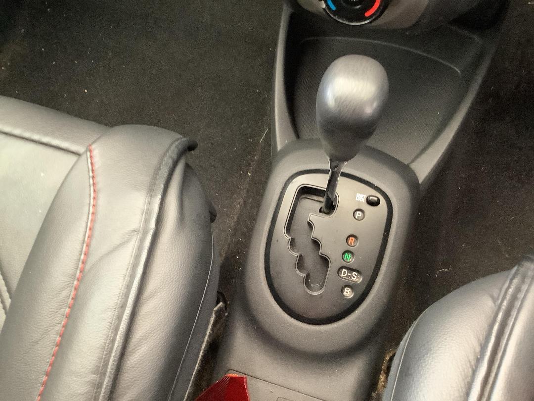 Photo '14' of Toyota Vitz