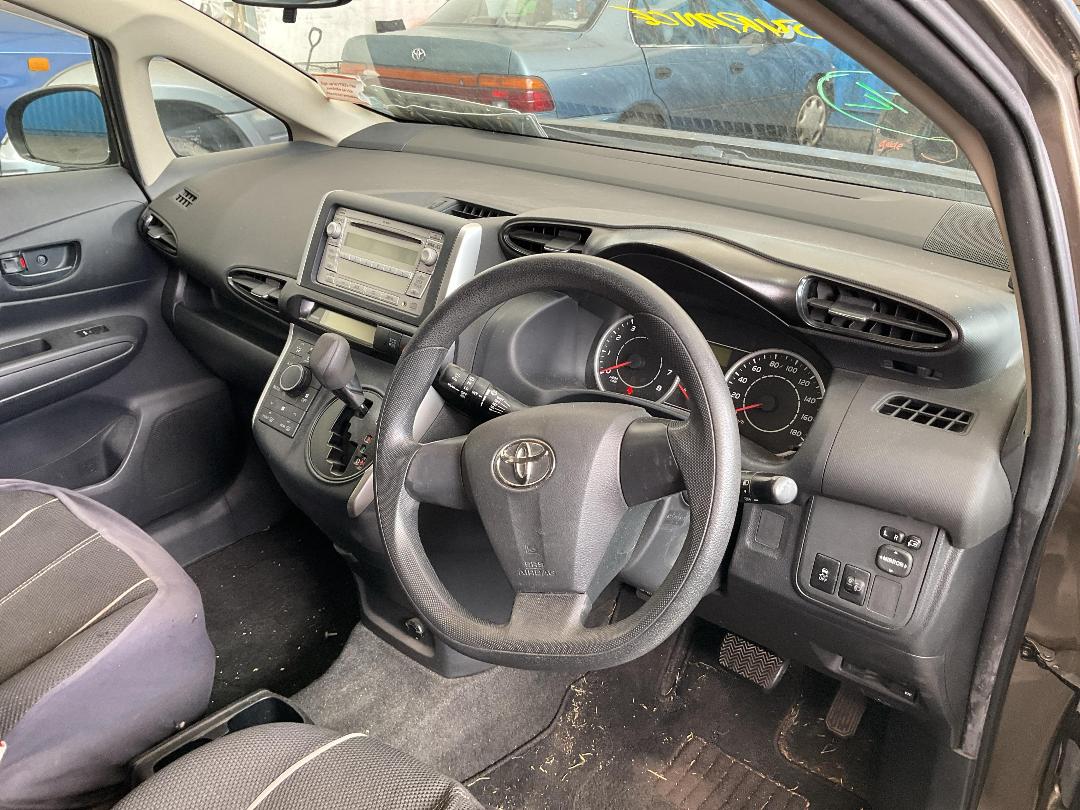 Photo '23' of Toyota Wish