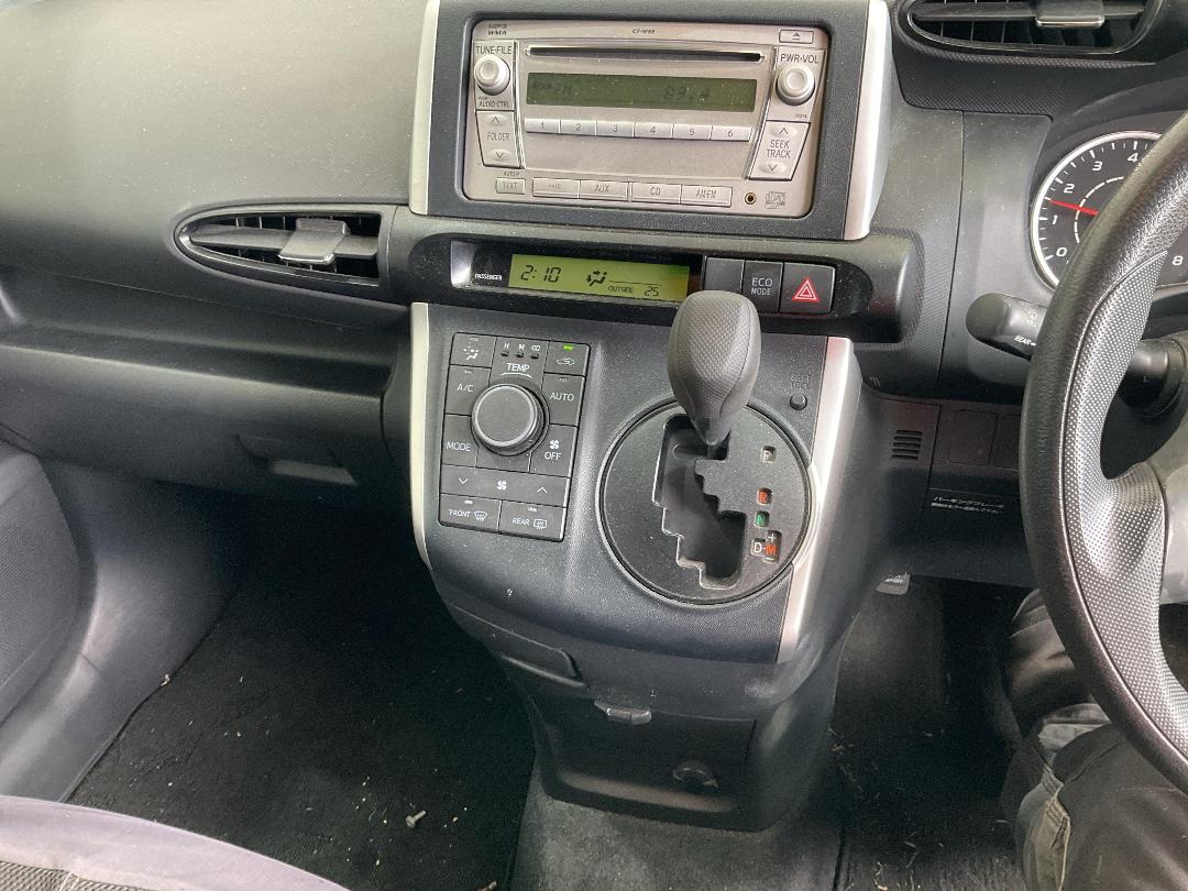 Photo '26' of Toyota Wish