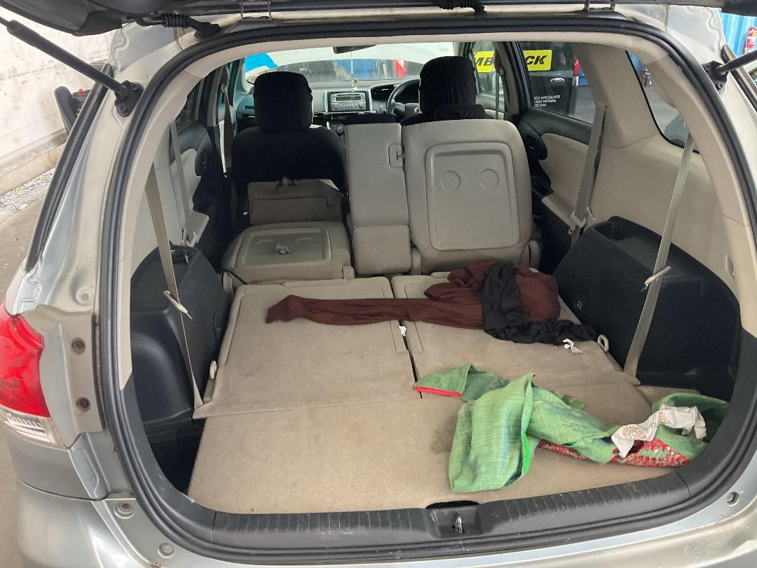 Photo '23' of Toyota Wish