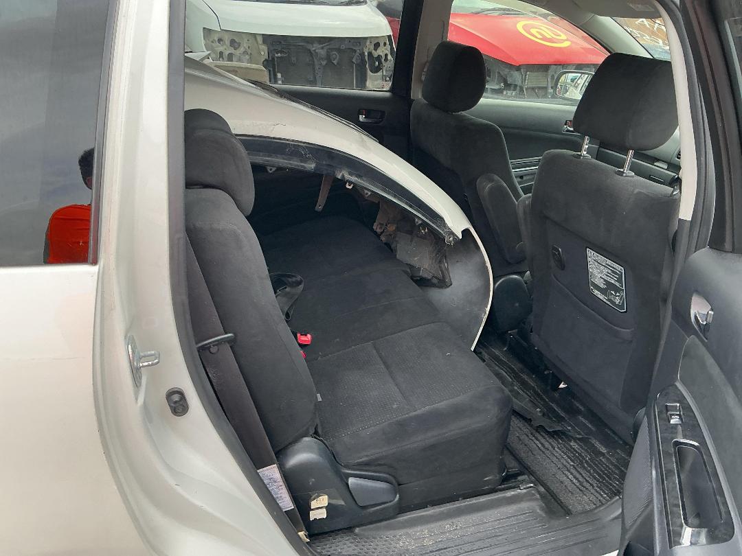 Photo '15' of Toyota Wish Photo '15' of Toyota Wish