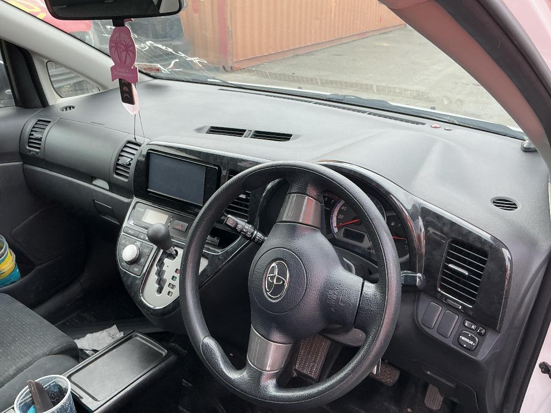 Photo '13' of Toyota Wish Photo '13' of Toyota Wish