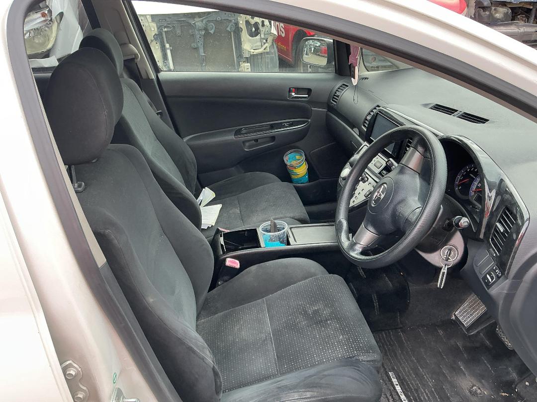 Photo '14' of Toyota Wish Photo '14' of Toyota Wish