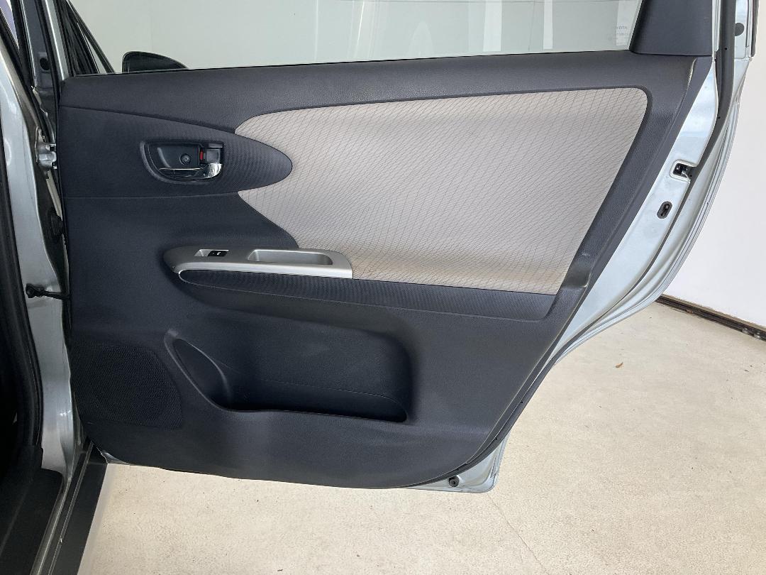 Photo '19' of Toyota Wish