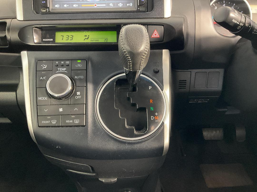 Photo '18' of Toyota Wish