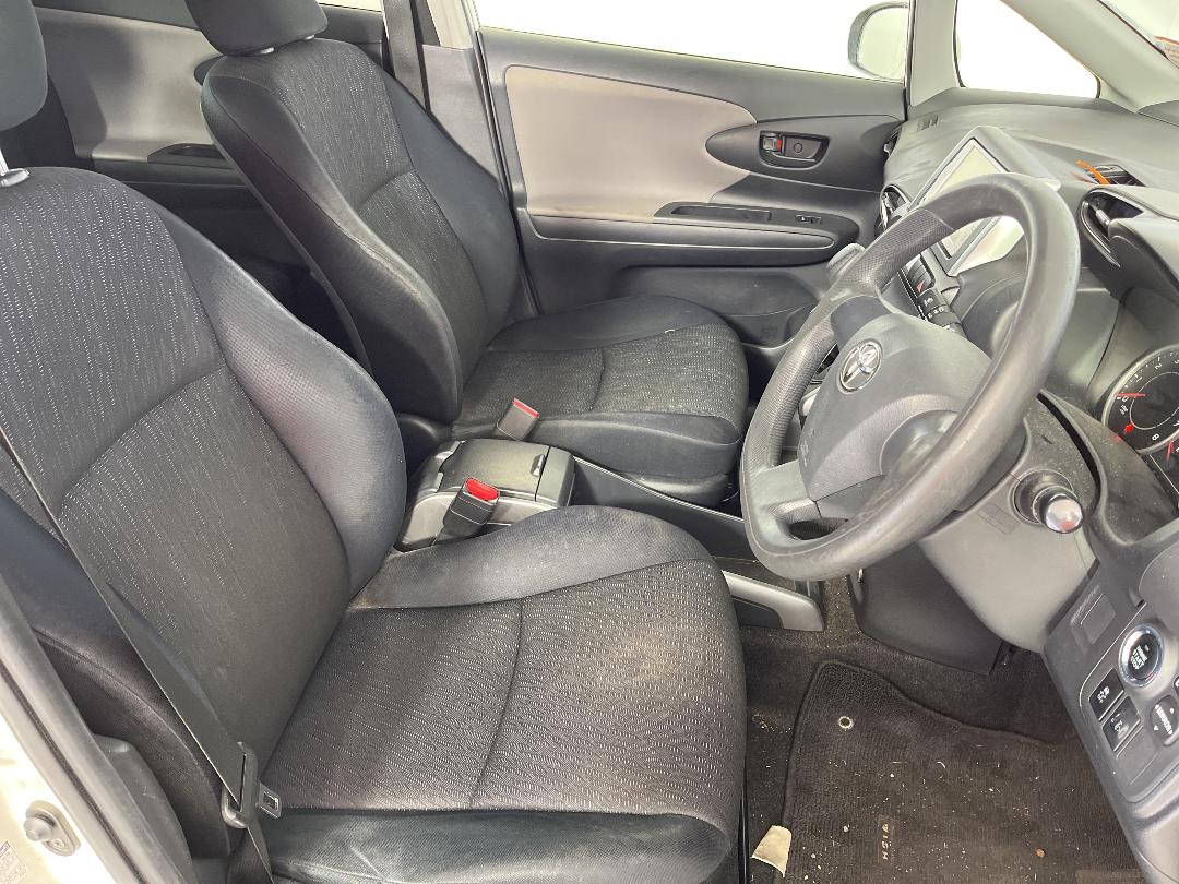 Photo '16' of Toyota Wish