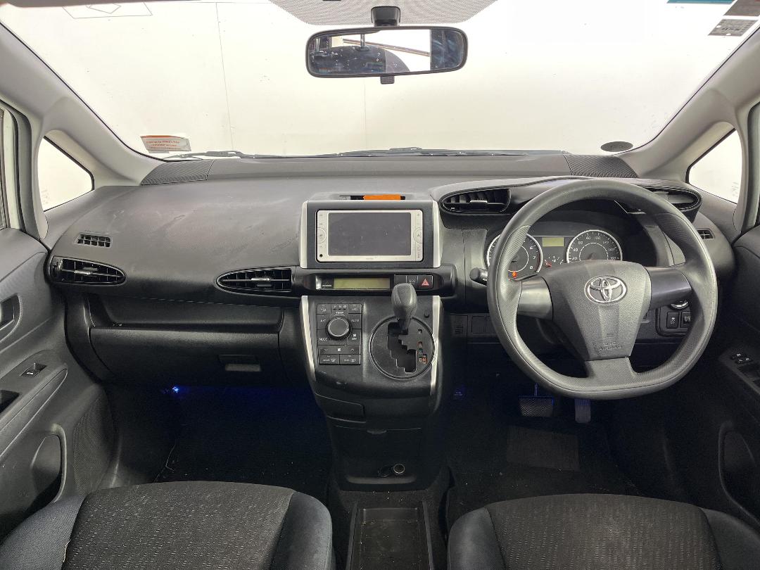 Photo '17' of Toyota Wish