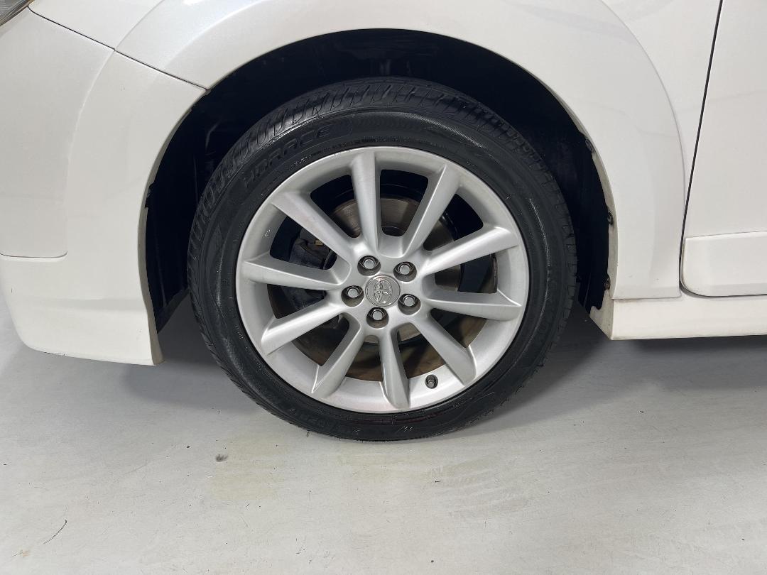 Photo '10' of Toyota Wish