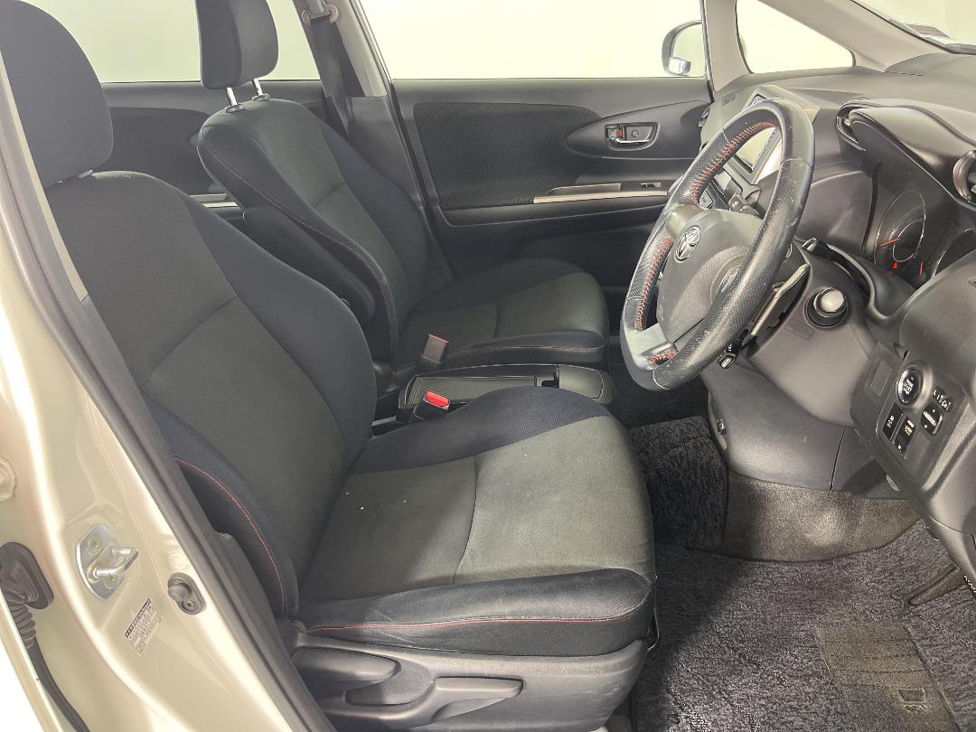 Photo '16' of Toyota Wish