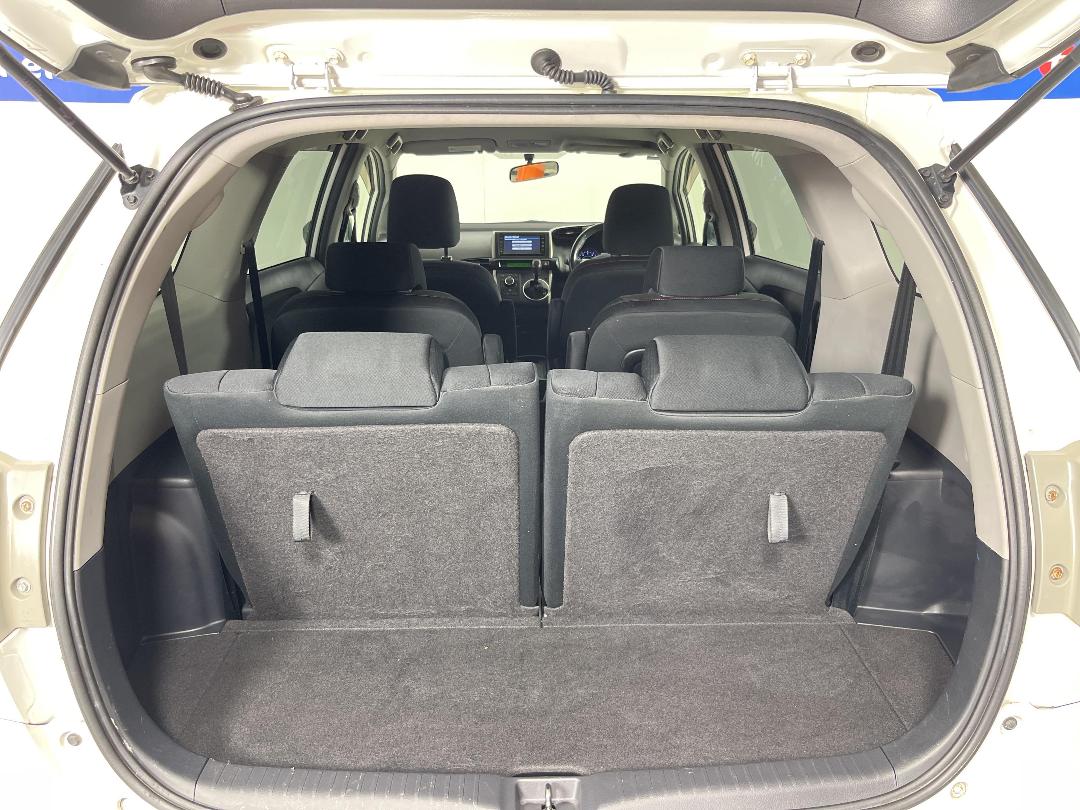 Photo '27' of Toyota Wish