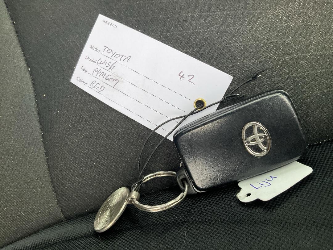 Photo '10' of Toyota Wish Photo '10' of Toyota Wish