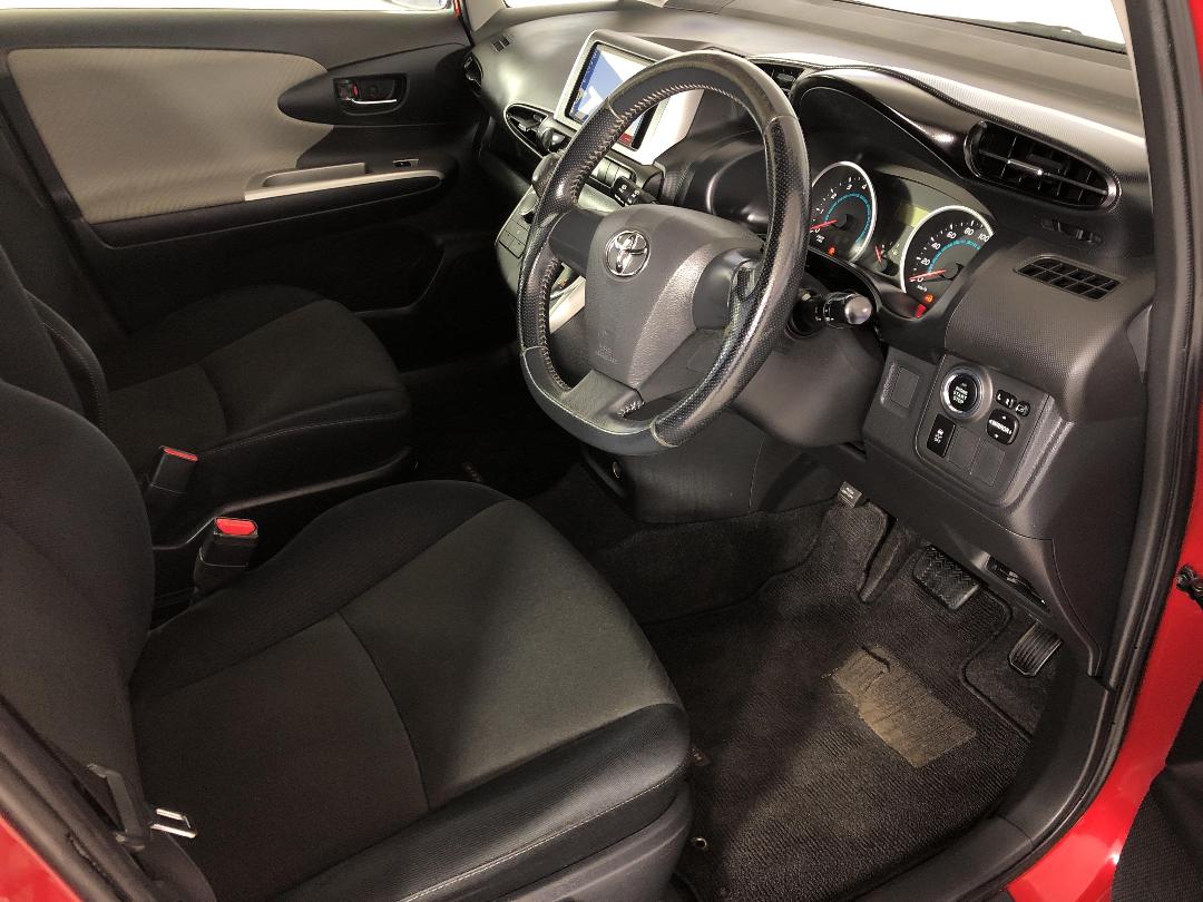 Photo '16' of Toyota Wish Photo '16' of Toyota Wish