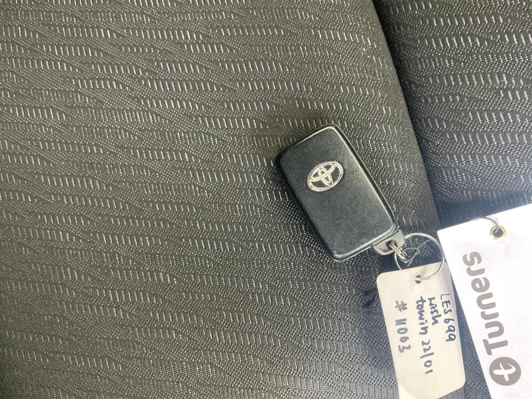 Photo '21' of Toyota Wish