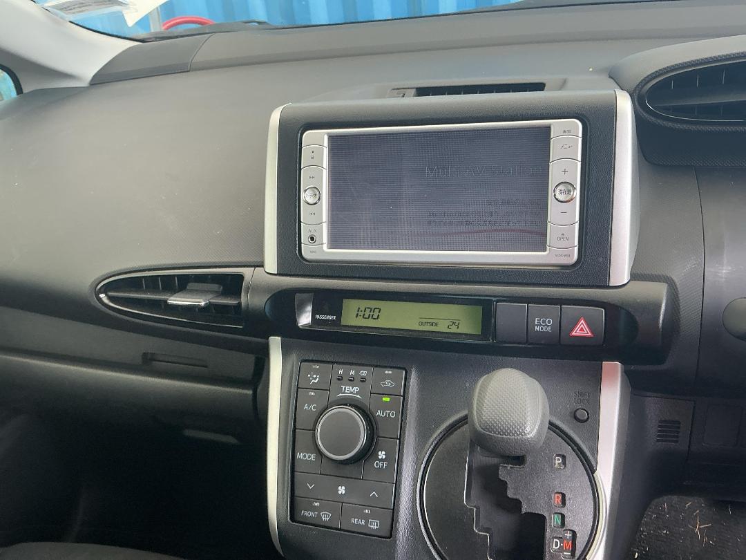 Photo '23' of Toyota Wish