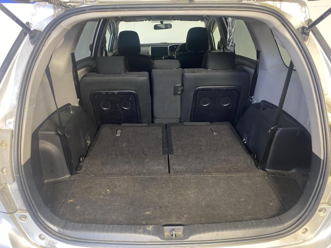 Photo '14' of Toyota Wish Photo '14' of Toyota Wish