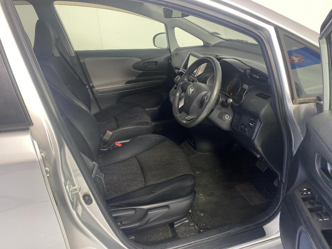 Photo '16' of Toyota Wish Photo '16' of Toyota Wish