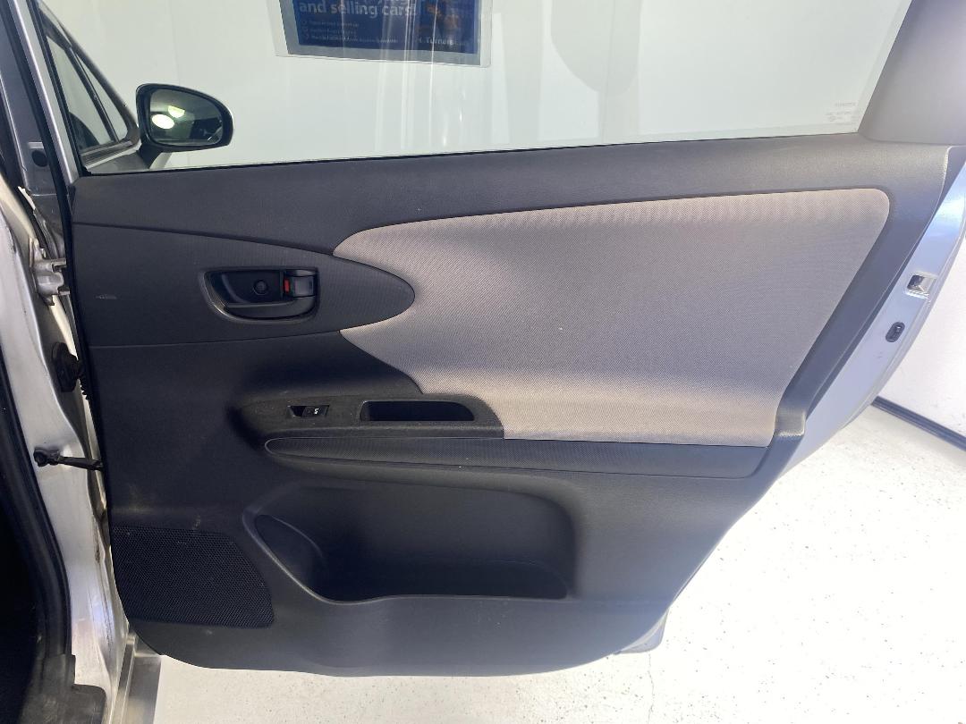 Photo '19' of Toyota Wish Photo '19' of Toyota Wish