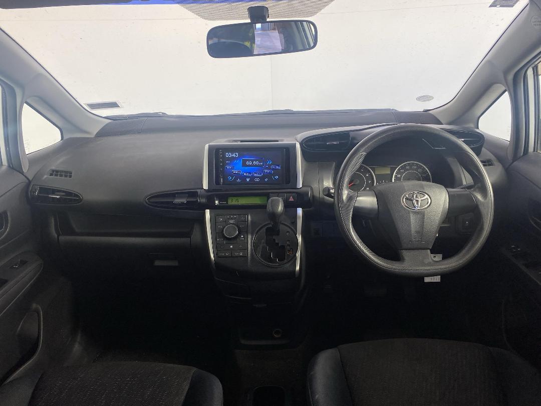 Photo '17' of Toyota Wish Photo '17' of Toyota Wish