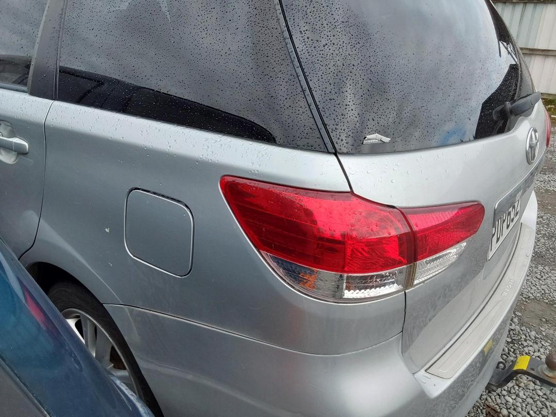 Photo '14' of Toyota Wish