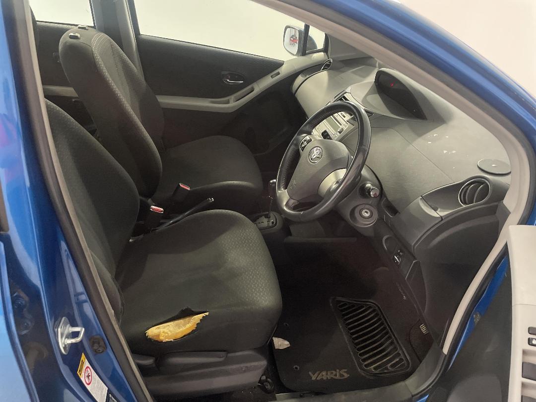 Photo '16' of Toyota Yaris Photo '16' of Toyota Yaris