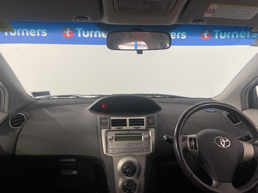 Photo '17' of Toyota Yaris Photo '17' of Toyota Yaris