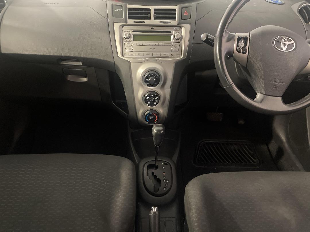 Photo '18' of Toyota Yaris Photo '18' of Toyota Yaris