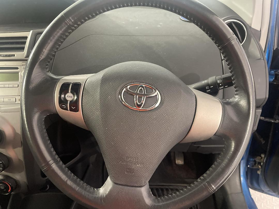 Photo '26' of Toyota Yaris Photo '26' of Toyota Yaris