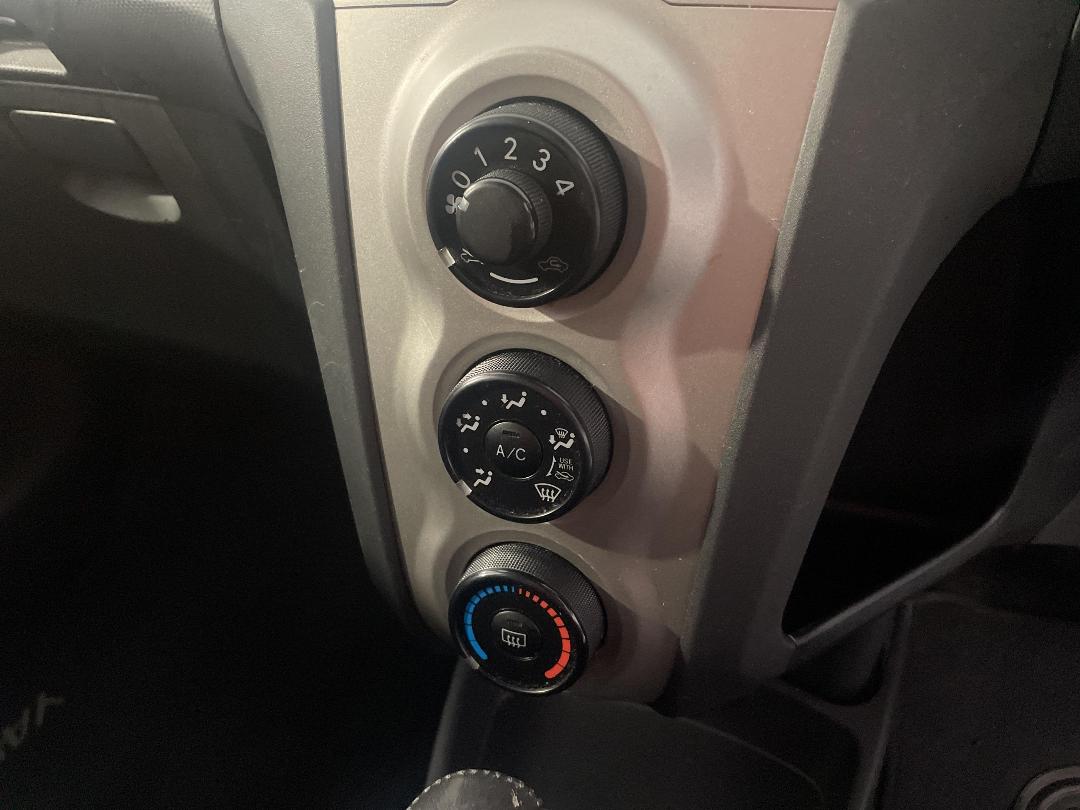 Photo '28' of Toyota Yaris Photo '28' of Toyota Yaris