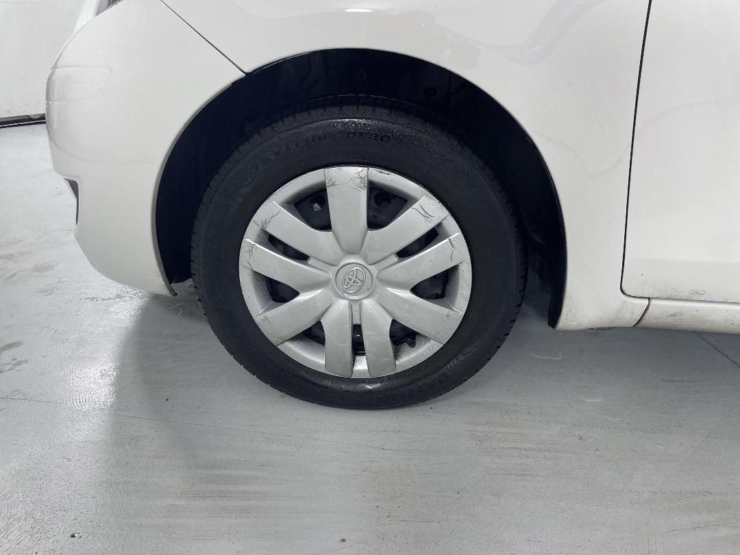 Photo '10' of Toyota Yaris