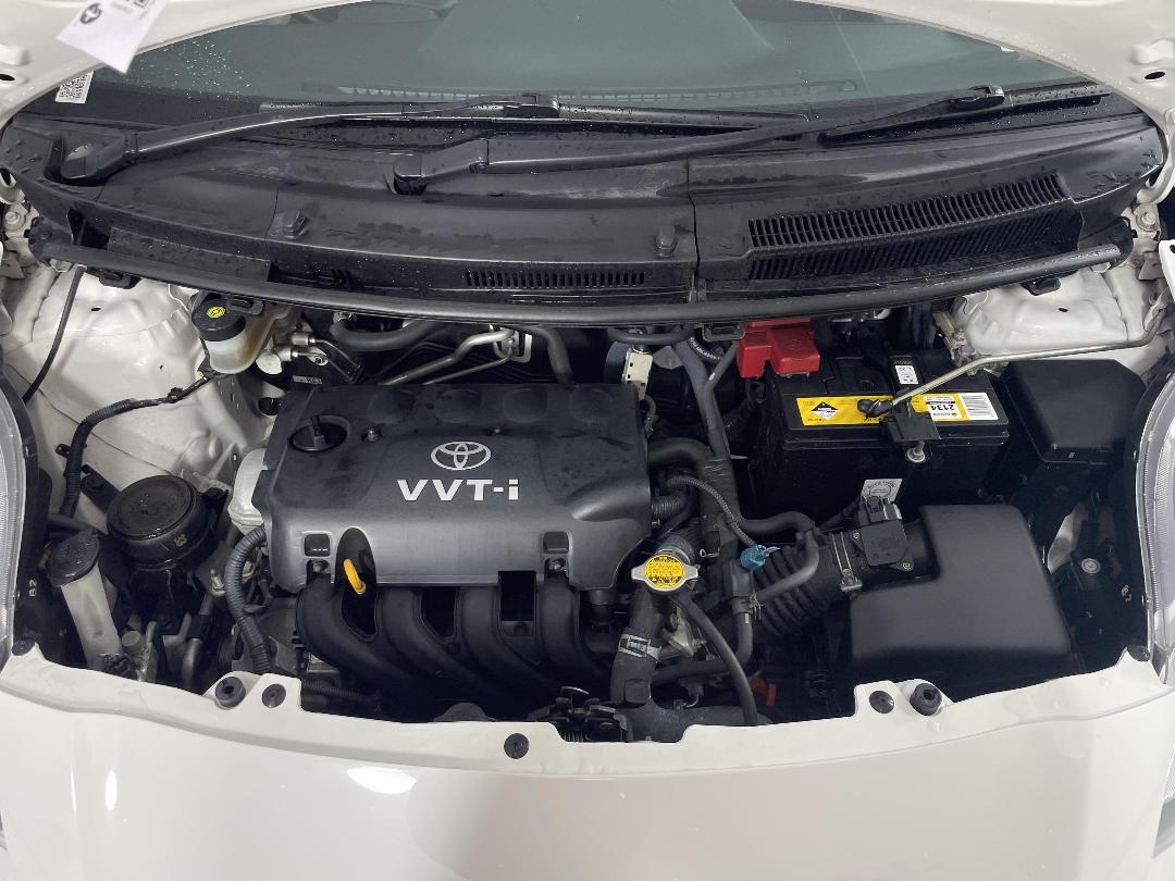 Photo '13' of Toyota Yaris