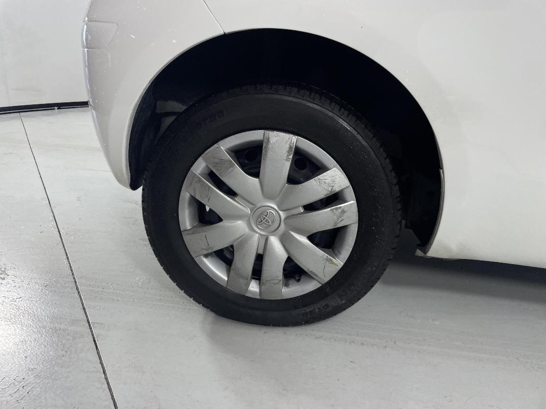 Photo '12' of Toyota Yaris