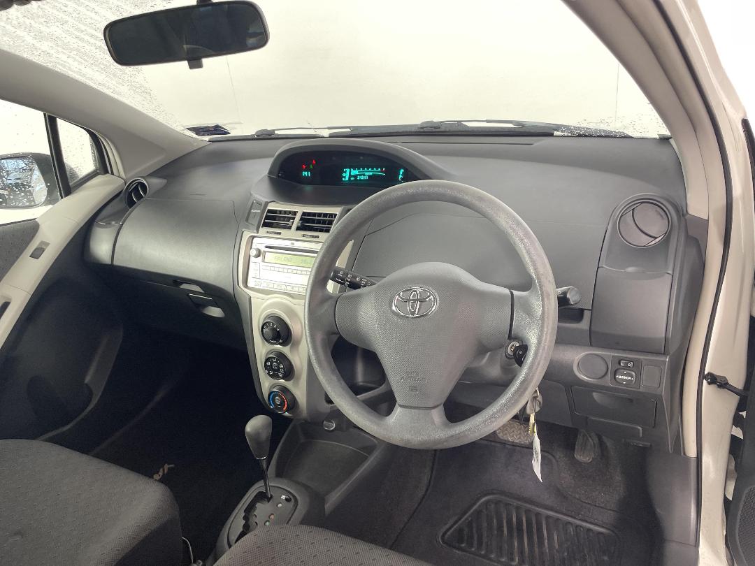 Photo '17' of Toyota Yaris