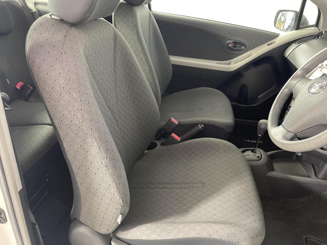 Photo '16' of Toyota Yaris