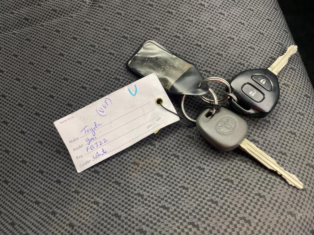 Photo '21' of Toyota Yaris