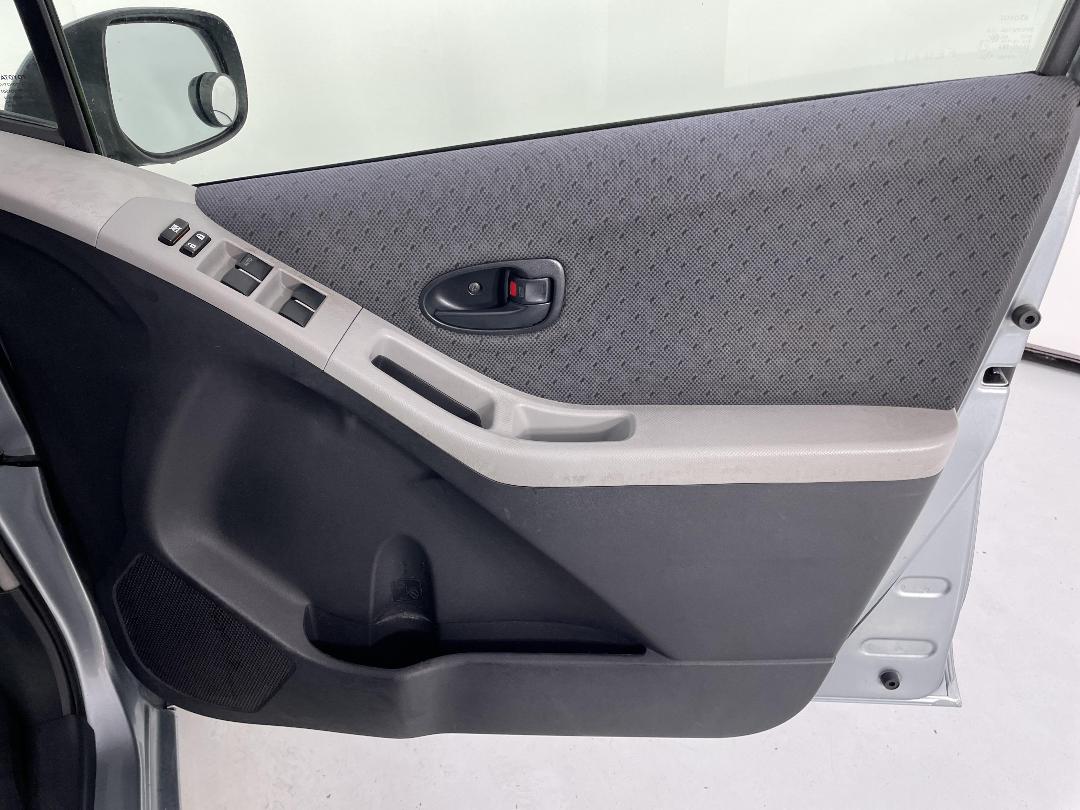 Photo '15' of Toyota Yaris