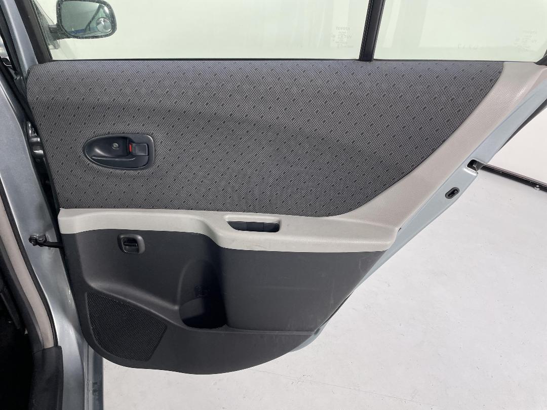 Photo '19' of Toyota Yaris