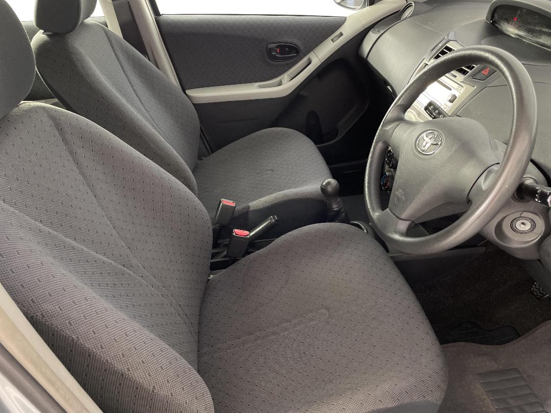 Photo '16' of Toyota Yaris