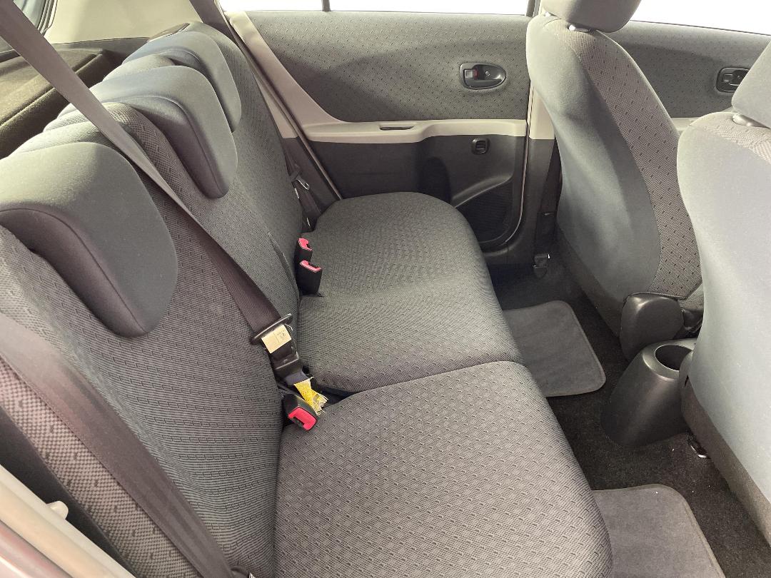 Photo '20' of Toyota Yaris