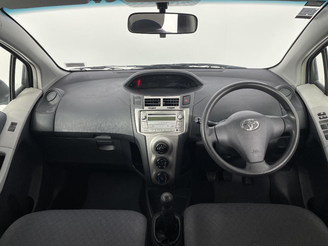 Photo '17' of Toyota Yaris