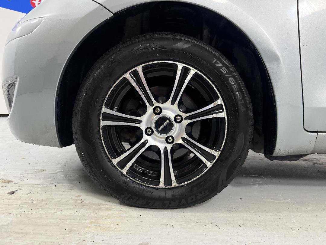 Photo '10' of Toyota Yaris Photo '10' of Toyota Yaris