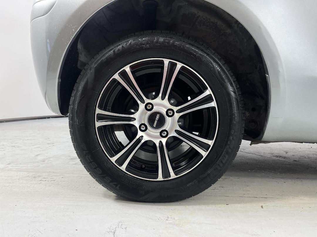 Photo '12' of Toyota Yaris Photo '12' of Toyota Yaris