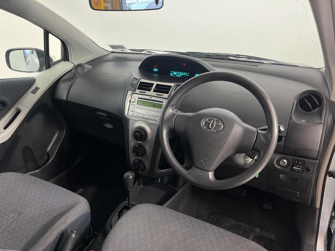 Photo '17' of Toyota Yaris Photo '17' of Toyota Yaris