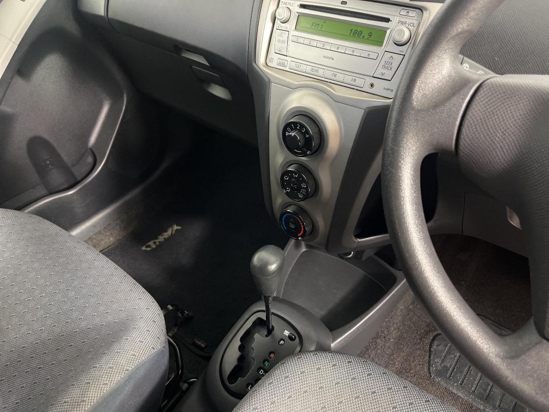 Photo '18' of Toyota Yaris Photo '18' of Toyota Yaris