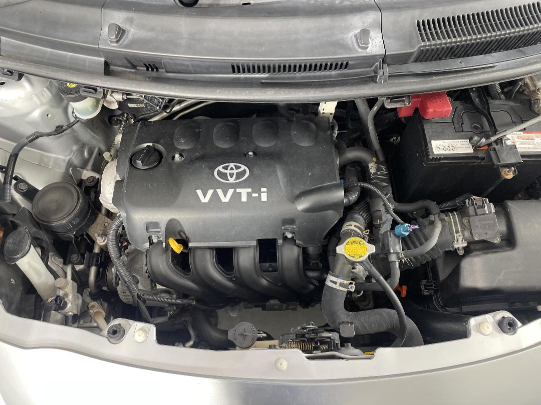 Photo '13' of Toyota Yaris