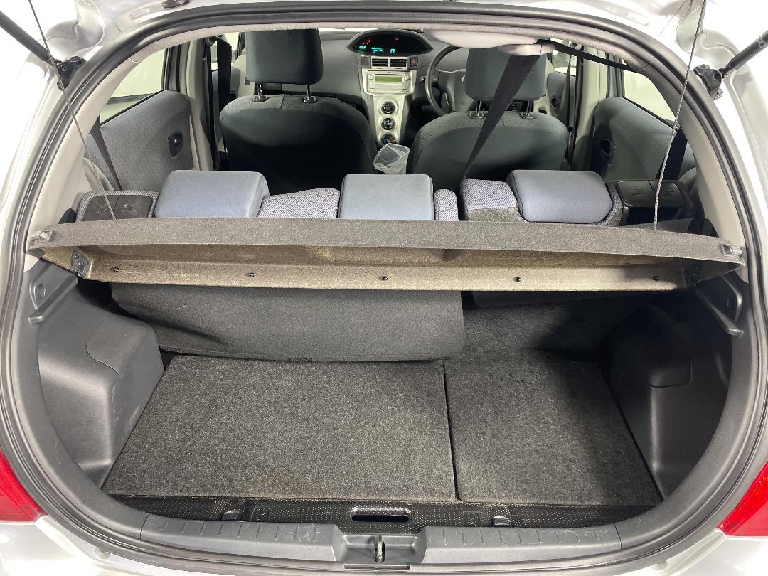 Photo '14' of Toyota Yaris