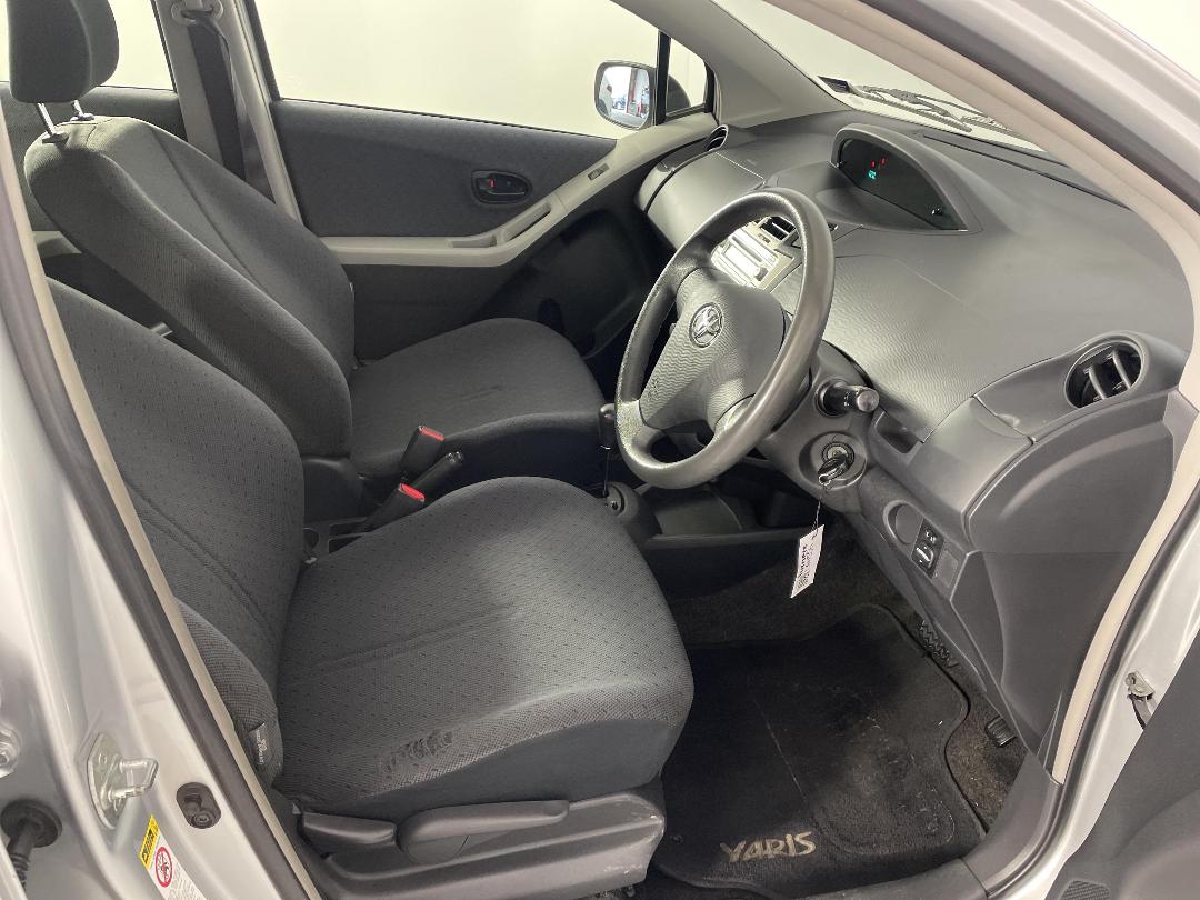 Photo '16' of Toyota Yaris