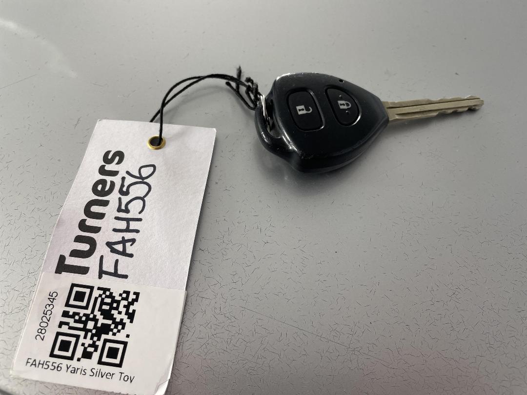 Photo '22' of Toyota Yaris