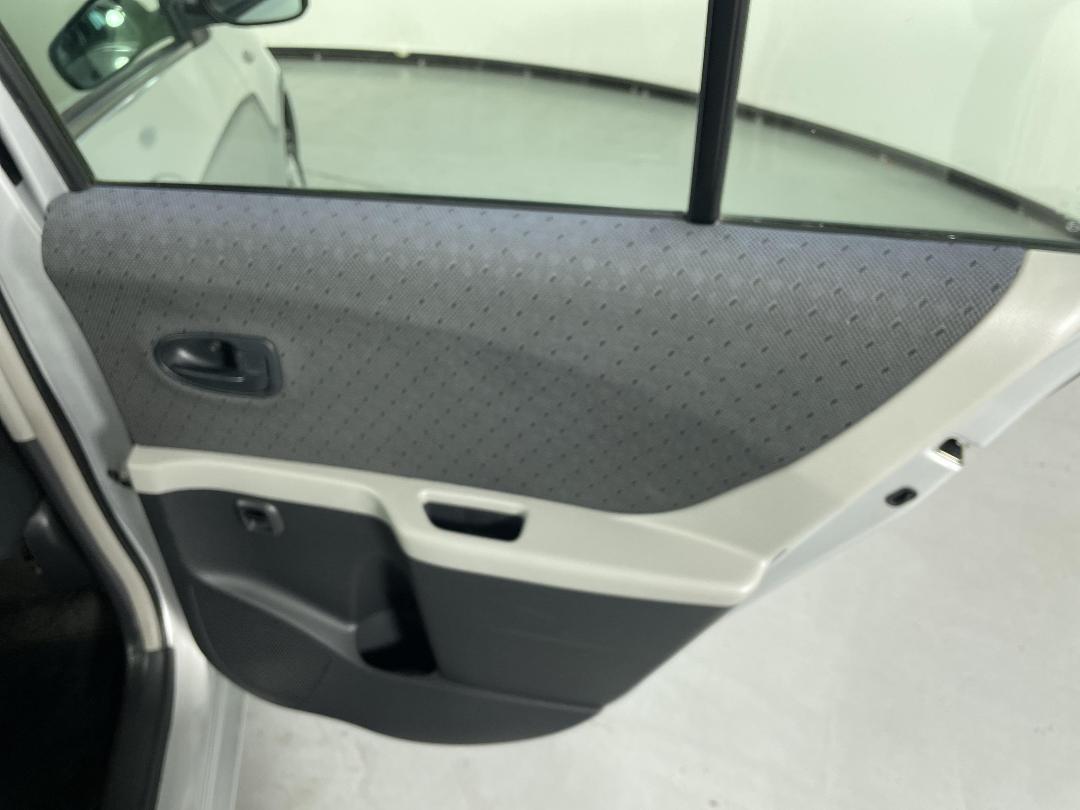 Photo '19' of Toyota Yaris